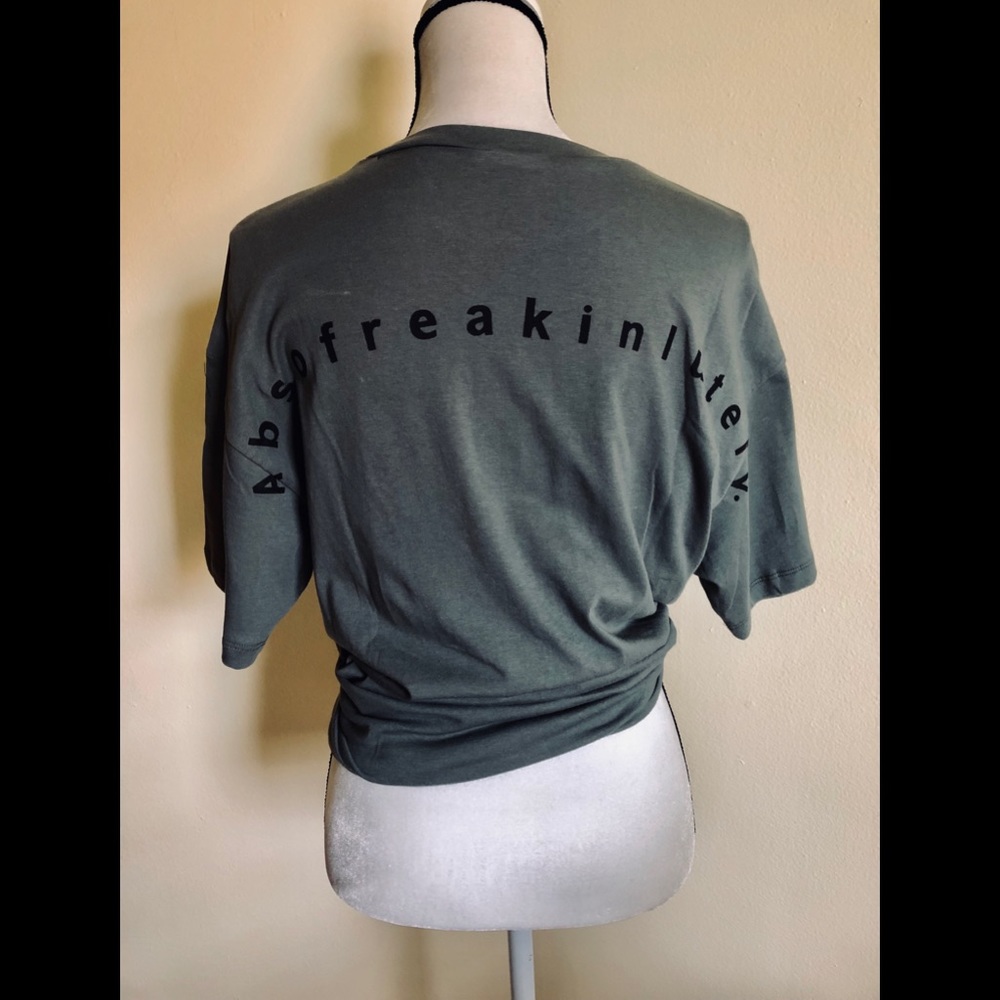 Olive knotted graphic T-shirt crop top. NWOT
